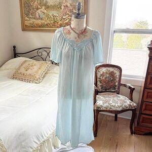 70s Quiet Moments baby blue nightgown fits like a large